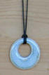 http://www.schmuck.fradl.com - Halsschmuck, Porzellan, hellblau